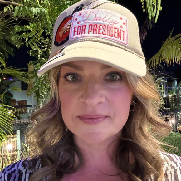 Meet your Posher, Kira - Picture 2 of 3